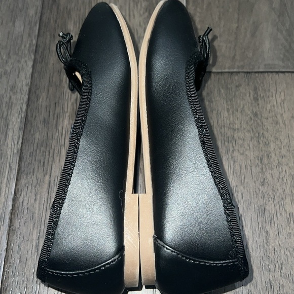 Gently used cat & Jack Mary Jane like flats with a string bow - Picture 5 of 7